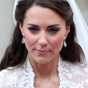 Kate Middleton foi operada em janeiro no abdômen e seu sumiço passou a gerar fortes rumores na web
