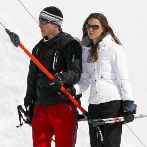 Principe William e Kate Middleton foram vistos juntos pela primeira vez em uma viagem de esqui