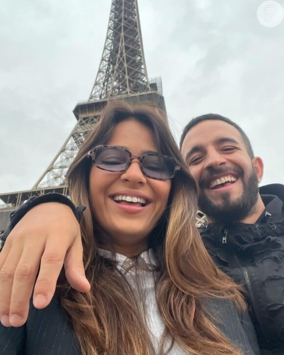 Giullia Buscacio e o namorado, Diogo Fialho, em foto durante viagem a Paris, na França