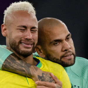 Neymar vai dar dinheiro para libertar Daniel Alves? Em contato com o G1, a assessoria de imprensa do jogador disse que 'não tem comentários a fazer sobre o assunto'