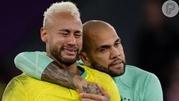 Neymar vai dar dinheiro para libertar Daniel Alves? Em contato com o G1, a assessoria de imprensa do jogador disse que 'não tem comentários a fazer sobre o assunto'