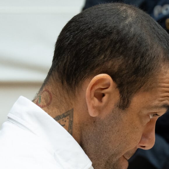 Condenado em primeira instância por estuprar uma mulher em uma boate na Espanha, Daniel Alves ganhou o direito de aguardar em liberdade a sentença definitiva