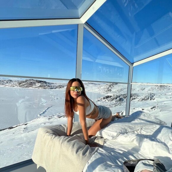 Anitta rebola em cima da cama de microshort a nova música 'Double Team'