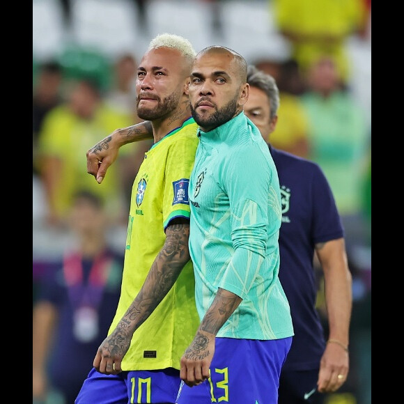 Daniel Alves contava que teria a ajuda de Neymar para pagar fiança de 1 milhão de euros (mais de R$ 5 milhões), mas pressão de patrocinadores impediu