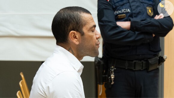 Daniel Alves foi condenado a quatro anos e meio de prisão por estupro, mas como cabe recurso, jogador pode ser posto em liberdade