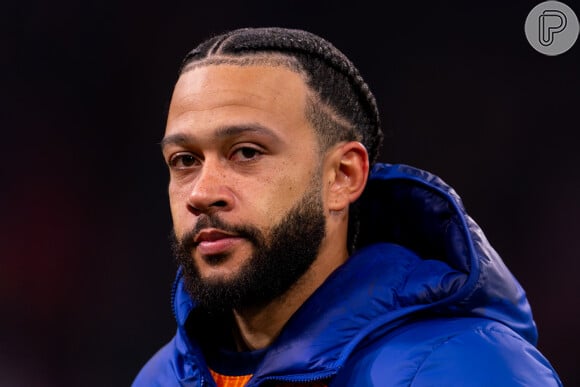 Memphis Depay defende o Atlético de Madrid e já passou pelo Manchester United e pelo Barcelona, onde conheceu e se tornou amigo do ex-jogador brasileiro