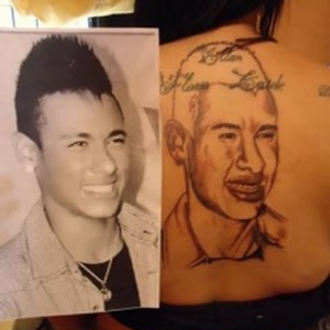 O jogador Neymar já teve o rosto tatuado por admirador
