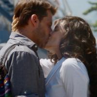 'Flor do Caribe': Cristal se despede de Cassiano (Henri Castelli) com um beijo
