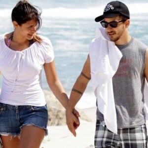 Junior Lima namorou a modelo Raísa Maciel em 2011, pouco antes de conhecer Monica Benini