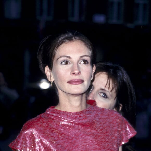 Julia Roberts, quase 20 anos depois do ocorrido, ainda se justificava dos pelos nas axilas exibido na ocasião