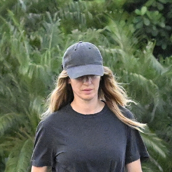 Gisele Bündchen foi perseguida por paparazzi e alvo de uma abordagem policial em Surfside, vila na região de Miami Beach