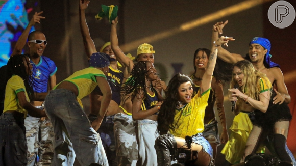 Nem álbum, nem selfie: o presente que Madonna deu para os jovens que tocaram no show de Copacabana