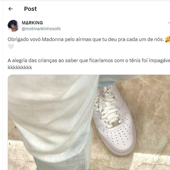 'Obrigado, vovó Madonna, pelo Airforce que tu deu pra cada um de nós. A alegria das crianças ao saber que ficaríamos com o tênis foi impagável', celebrou Marking