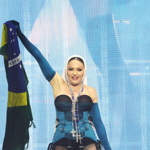 Madonna se apresentou na Praia de Copacabana no último sábado (04) e reservou um momento especial e apoteótico para homenagear os brasileiros