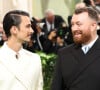 Sam Smith e Christian Cowan deram as mãos no tapete vermelho do MET Gala 2024