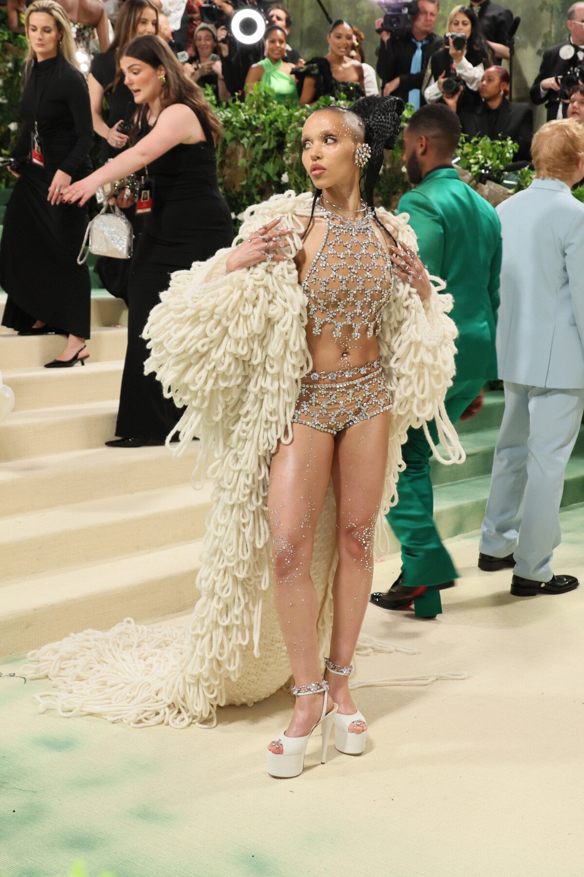 Foto MET Gala 2024 FKA Twigs usou e abusou da ousadia e segunda pele