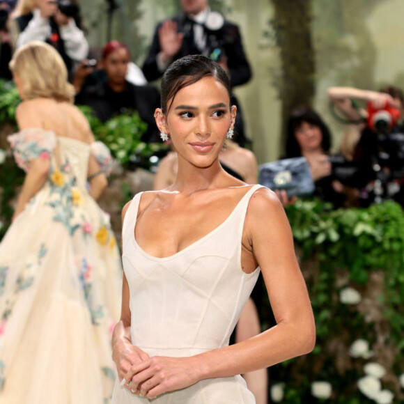 Bruna Marquezine apostou em maquiagem simples mas sofisticada para o Met Gala 2024