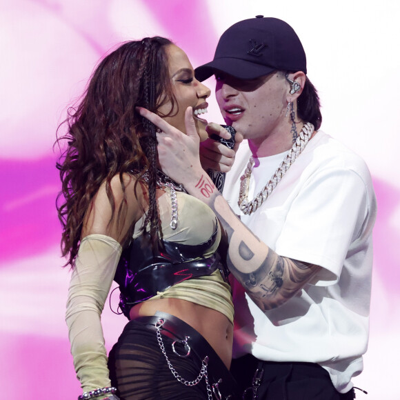 Anitta e Peso Pluma são alvos de rumores de namoro desde que lançaram 'Bellakeo', hit global