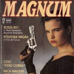 Ainda menor de idade, Ana Paula Arósio surgiu segurando uma arma para a revista Magnum, especializada em armas