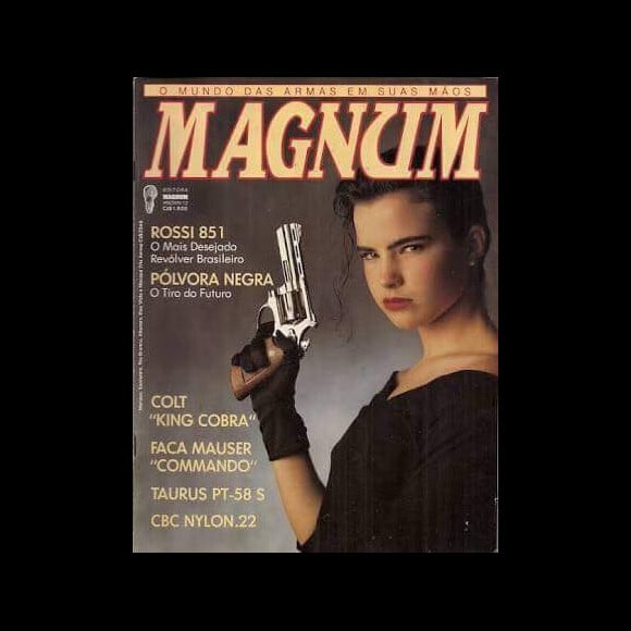 Ainda menor de idade, Ana Paula Arósio surgiu segurando uma arma para a revista Magnum, especializada em armas