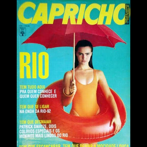 Vamos nadar? Para a Capricho Rio, Ana Paula Arósio posou de maiô e uma boia gigante