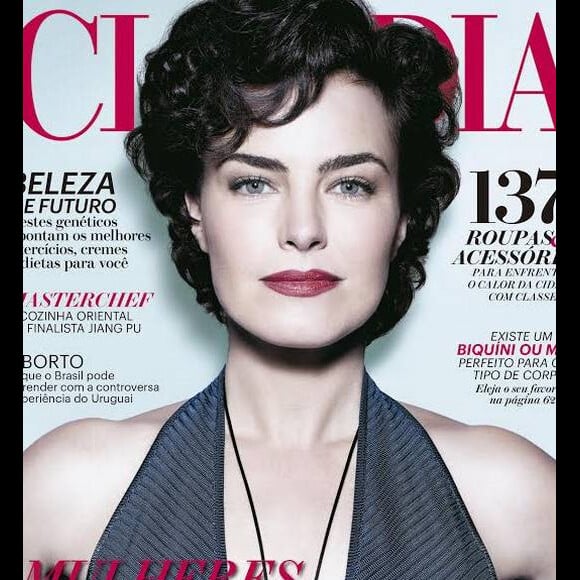Já mais madura, Ana Paula Arósio destacou sua beleza natural para a revista Claudia