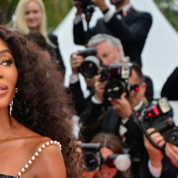 Naomi Campbell 'ressuscita' vestido Chanel de 1997 em Cannes 2024 e dá toque de nudez ao look! Veja antes e depois