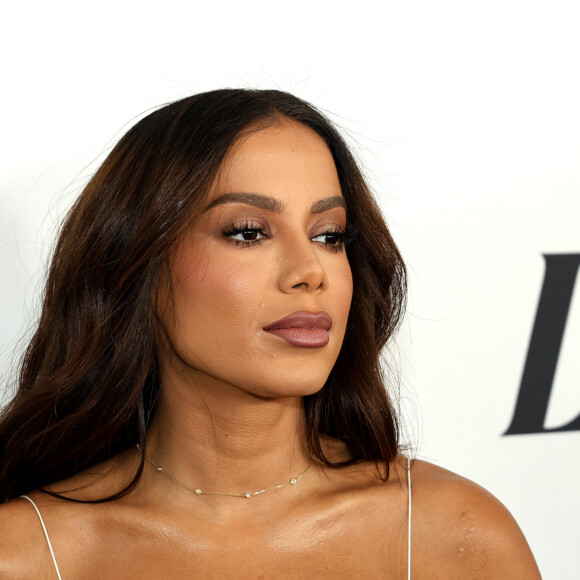 Anitta viralizou em vídeo antigo, quando estudava em uma escola pública do Rio de Janeiro e 'militou' em prol da educação