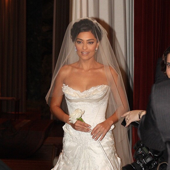 Juliana Paes também se casou com um vestido de noiva de Samuel Cirnansck