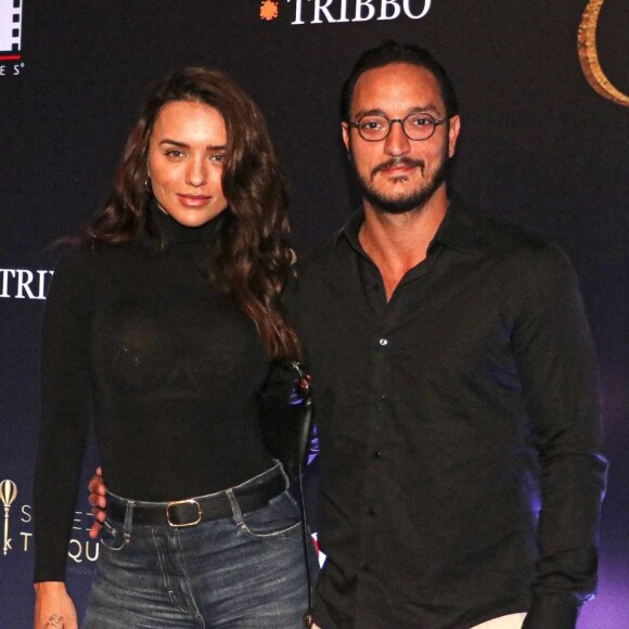 Rafa Kalimann passeia com gato do namorado Allan de Souza em praia do Rio de Janeiro