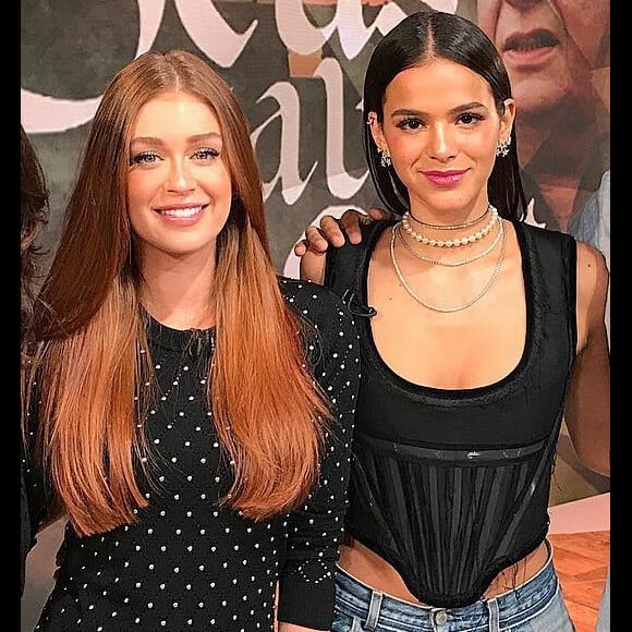 Fãs de Bruna Marquezine e Marina Ruy Barbosa foram surpreendidos com mais uma interação online por parte da atriz de 'Besouro Azul'