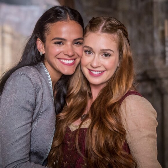 Bruna Marquezine e Marina Ruy Barbosa: 'Meu Deus, seria pedir demais a amizade de vocês duas?', comemorou um internauta