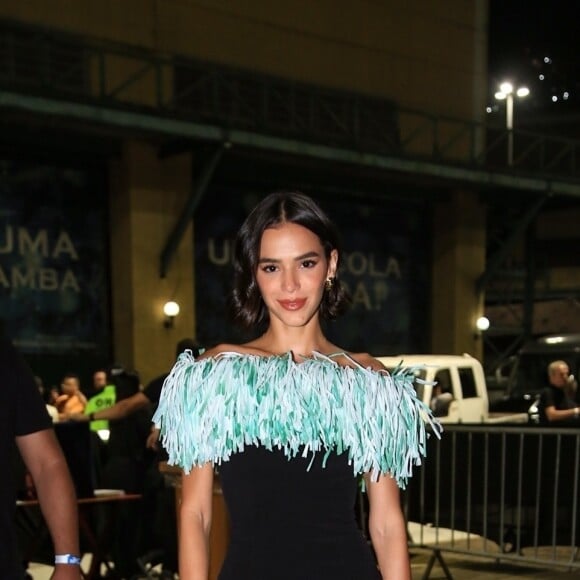 Bruna Marquezine posou com look caríssima da Pucci em evento pré-Carnaval no Rio de Janeiro