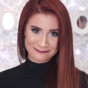 Já adulta, Bianca Andrade mudou seu cabelo mais uma vez para um ruivo mais escuro