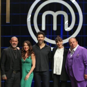 Rodrigo Oliveira julgou o Petit Gateau da repescagem, ao lado de Henrique Fogaça, Helena Rizzo, Erick Jacquin e da apresentadora Ana Paula Padrão no 'MasterChef Brasil 2024'