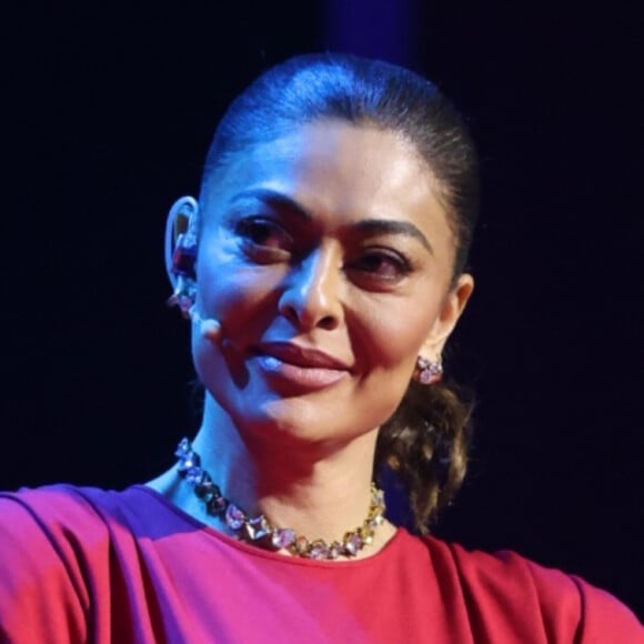 De vestido vermelho, Juliana Paes valorizou as pernas em evento no Rio de Janeiro
Daniel Pinheiro/BrazilNews
