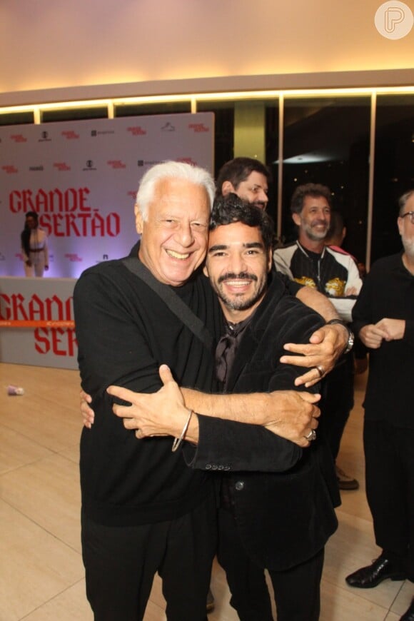 Protagonista do filme 'Grande: Sertão', Caio Blat ganhou abraço de Antonio Fagundes no lançamento do long