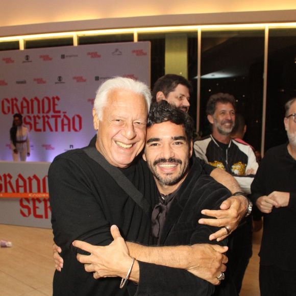 Protagonista do filme 'Grande: Sertão', Caio Blat ganhou abraço de Antonio Fagundes no lançamento do long
