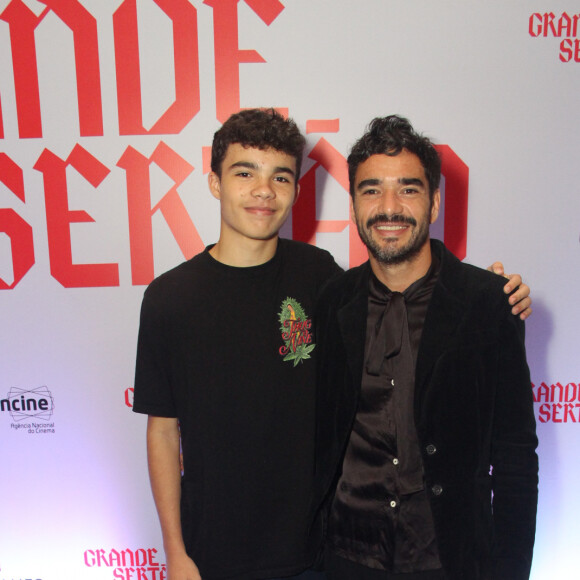 Caio Blat levou o filho Bento, fruto do casamento com Maria Ribeiro à pré-estreia do filme 'Grande Sertão'