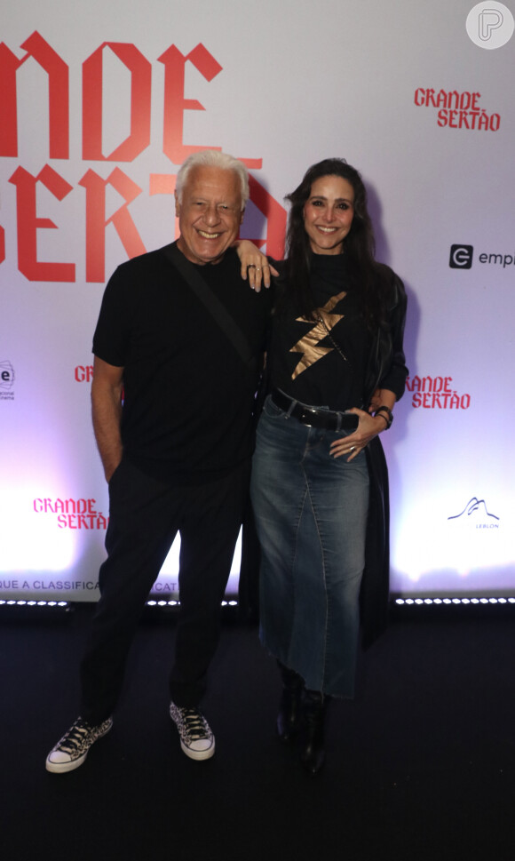 Antonio Fagundes e Alexandra Martins posaram para fotos na pré-estreia do filme 'Grande: Sertão'