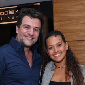 Rodrigo Lombardi posou com Aisha Moura na pré-estreia do filme 'Grande: Sertão'
