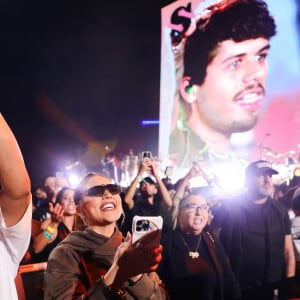 Da plateia, Virginia Fonseca acompanhou o show de Zé Felipe