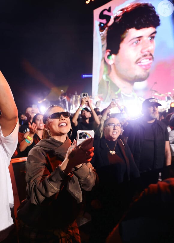 Da plateia, Virginia Fonseca acompanhou o show de Zé Felipe