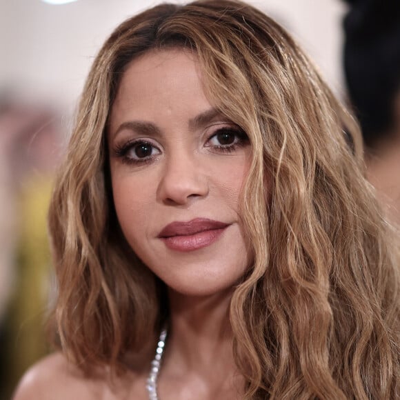 Shakira esteve diante de Clara Chía na sede da empresa Kosmos, pertencente a Gerard Piqué, antes de sonhar que estava diante do pivô de sua separação