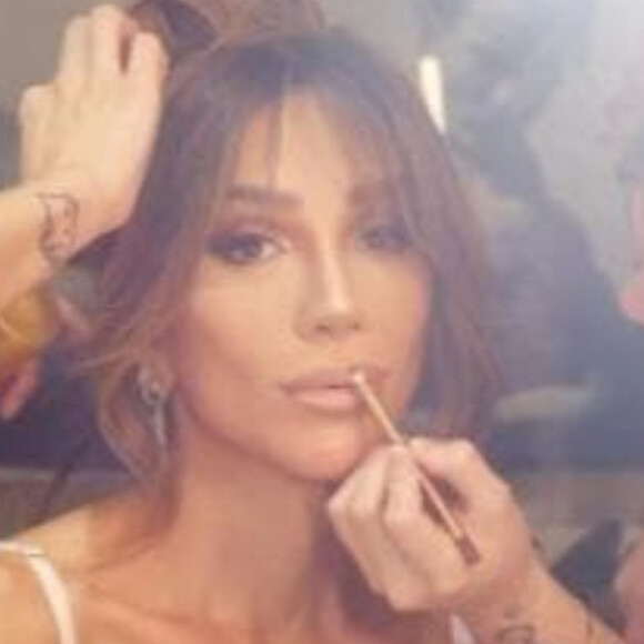 Maya Massafera foi comparada com Jennifer Lopez após penteado preso e maquiagem glamourosa em fotos