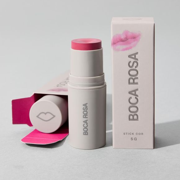 A linha é composta por 9 cores nomeadas com os apelidos das cidades do Brasil