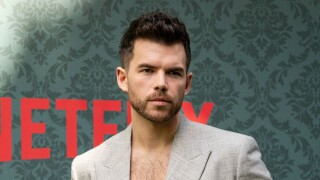 Jejum intermitente, shake de banana e mais: tudo o que Luke Newton, de 'Bridgerton', mudou na dieta para ficar com corpo mais musculoso na 3ª temporada