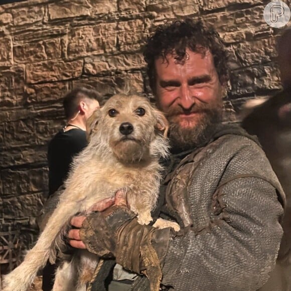 Ator de Queijo em 'House of The Dragon' postou foto com cachorro para garantir que ele ficou bem nas gravações