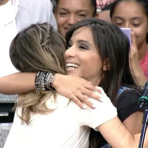 Anitta era muito fã de Sandy e se emocionou com presença de cantora no Altas Horas