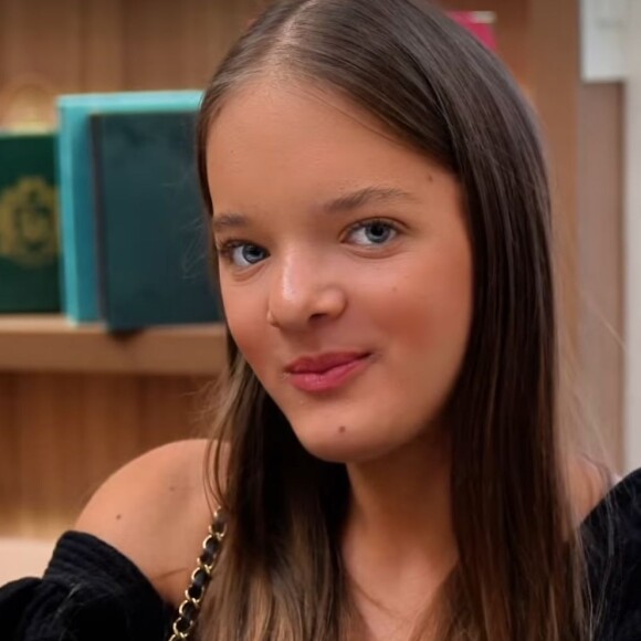 Rafaella Justus escolhe convite da festa de 15 anos na S-Cards, em São Paulo